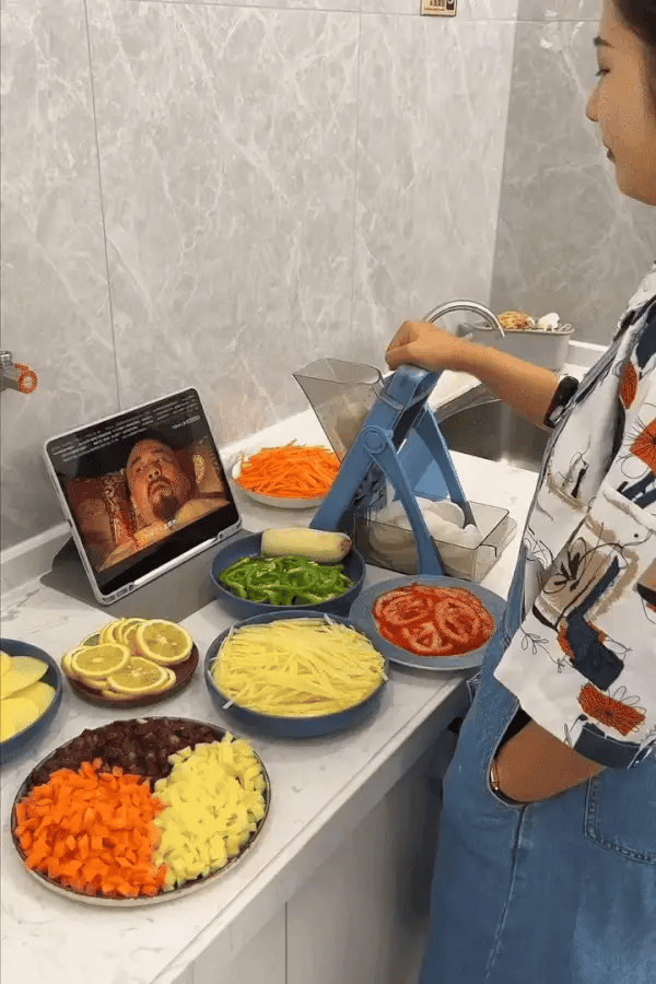 🥗 قطاعة خضروات يدوية متعددة الوظائف – مفرمة خضار وفواكه احترافية بشفرات ستانلس ستيل – سريعة وسهلة الاستخدام